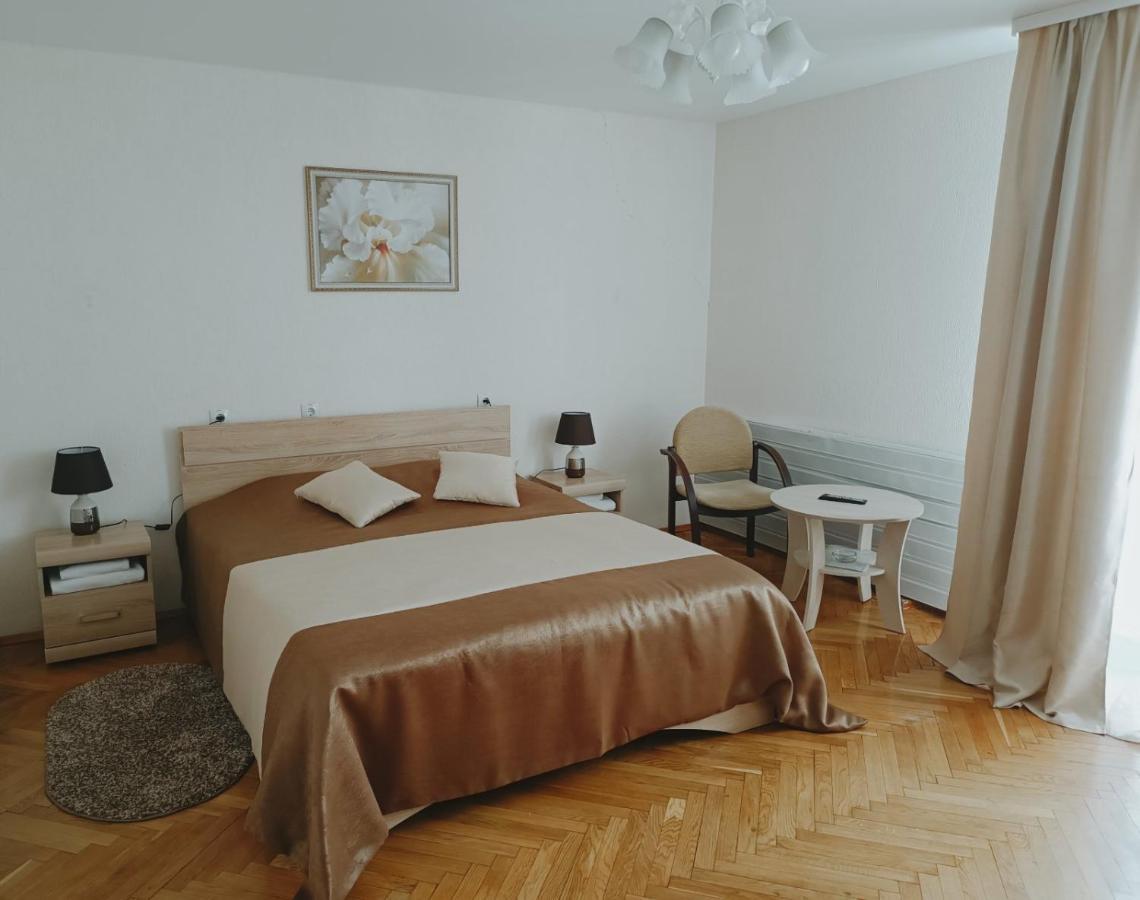 Agat Hotel Minsk Esterno foto